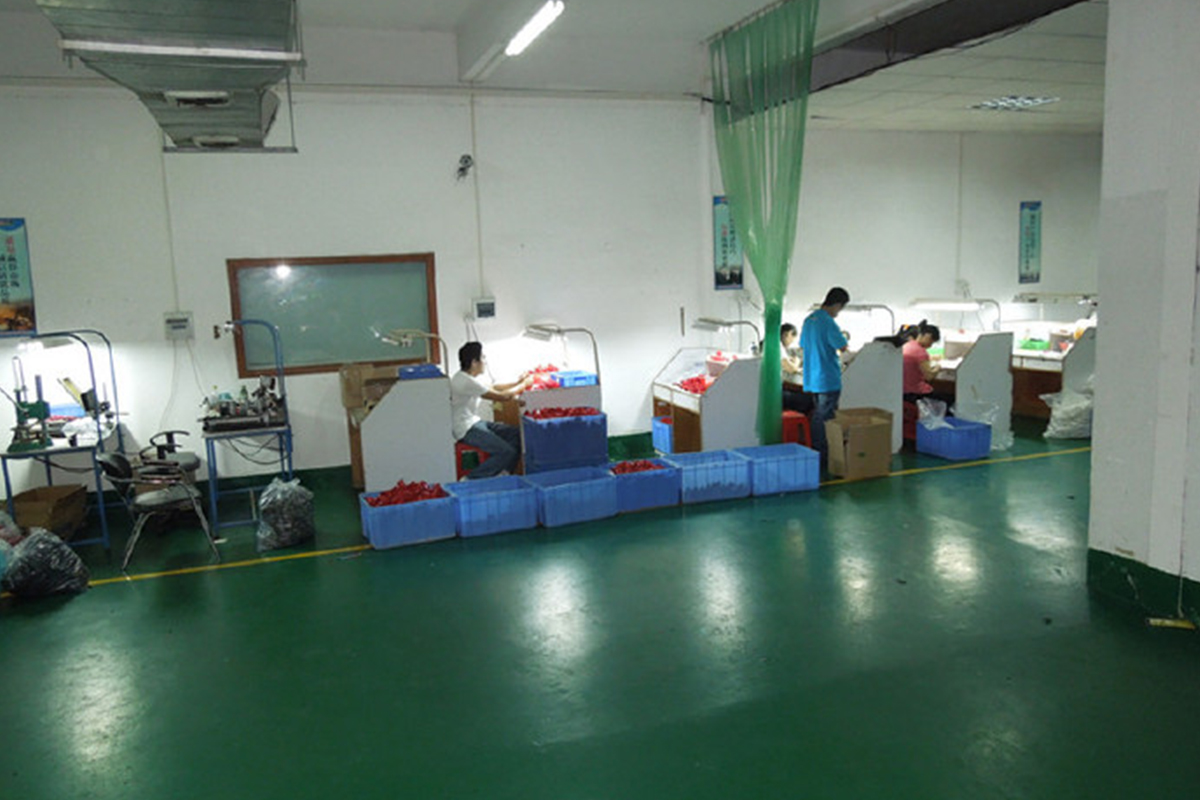 産(chan)品(pin)包裝(zhuang)車(che)间一(yi)角